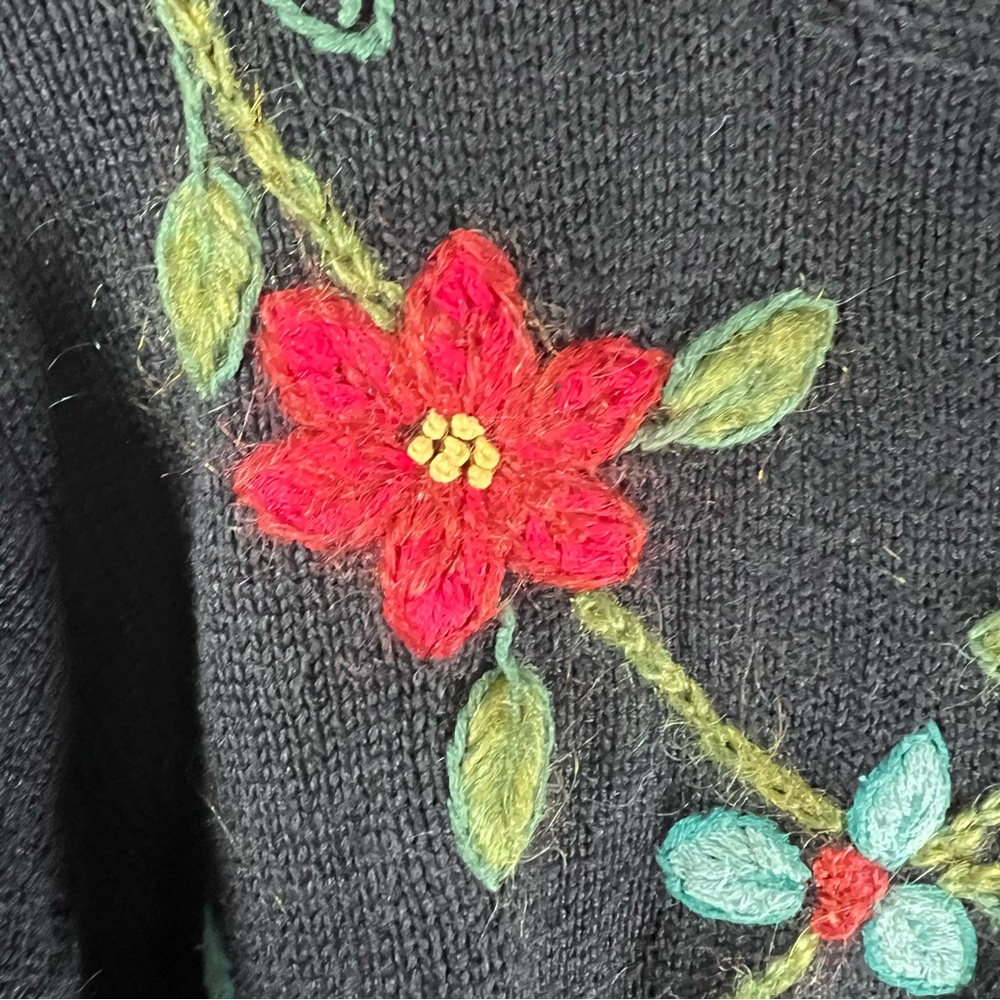 Vintage Northern Isles Floral Embroidered Black Sweater, Size Medium - Picture 2 of 8